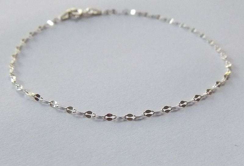3 AVAILABLE !! BRAND NEW !! AN ELEGANT AND DAINTY STERLING SILVER BRACELET !! BID PER BRACELET !!