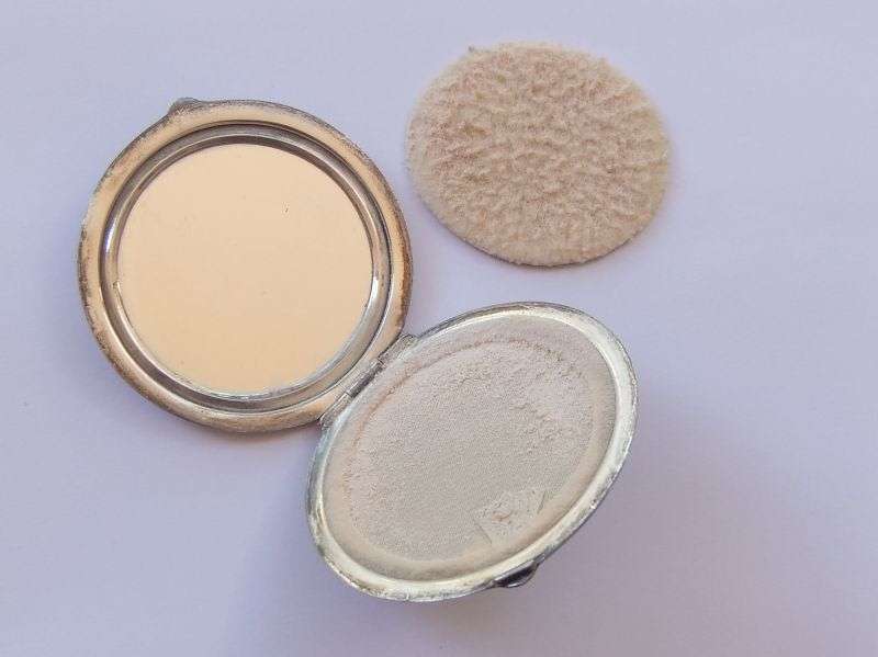 WOW !! A BEAUTIFUL RARE ANTIQUE ENAMELED HALLMARKED SILVER COMPACT IN EXCELLENT CONDITION !! STUNNER