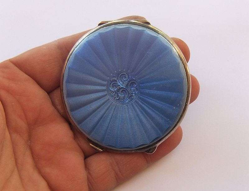 WOW !! A BEAUTIFUL RARE ANTIQUE ENAMELED HALLMARKED SILVER COMPACT IN EXCELLENT CONDITION !! STUNNER