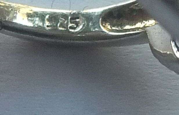 AN EXQUISITE VINTAGE LOOK SOLID STERLING SILVER RING SET WITH "TONS" OF MARCASITE !! SIMPLY WOW !!