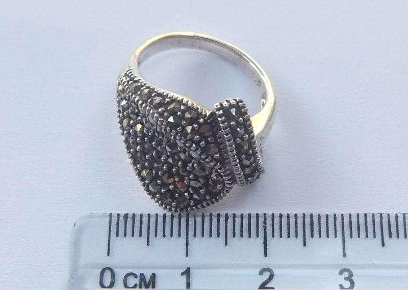 AN EXQUISITE VINTAGE LOOK SOLID STERLING SILVER RING SET WITH "TONS" OF MARCASITE !! SIMPLY WOW !!