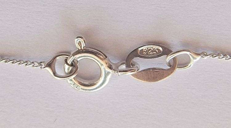 A VERY SOLID AND CHARMING STERLING SILVER "WHALE TAIL" PENDANT PLUS A 45CM STERLING SILVER NECKLACE