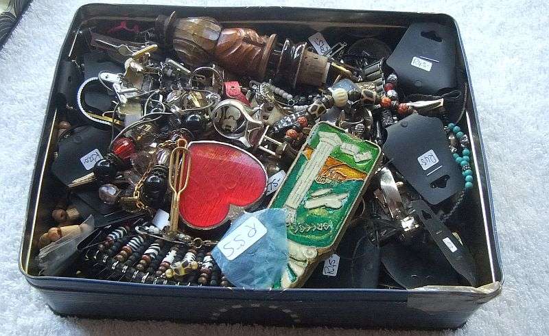 MUST SEE !! A CHARMING VINTAGE GOLDILOCKS THEME TIN FILLED WITH ALL SORTS OF INTERESTING THINGS !!