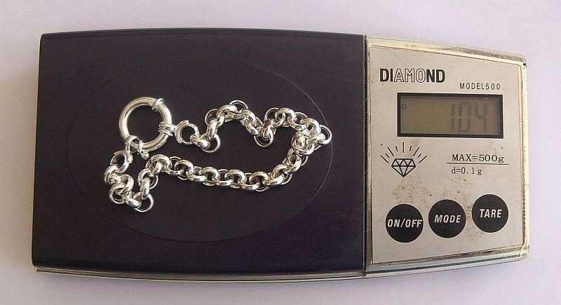 WOW !! A STYLISH ROUND LINK STERLING SILVER BRACELET WITH LARGE CLASP IN EXCELLENT CONDITION !!