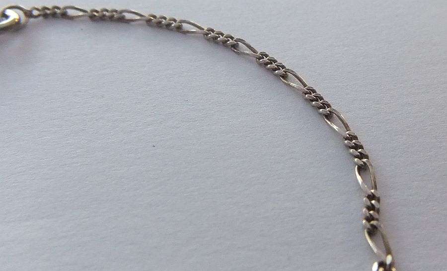 A DAINTY VINTAGE STYLE SOLID STERLING SILVER "ID" OR SWEETHEART BRACELET ...CLEAN & GIFT !! SWEET !!