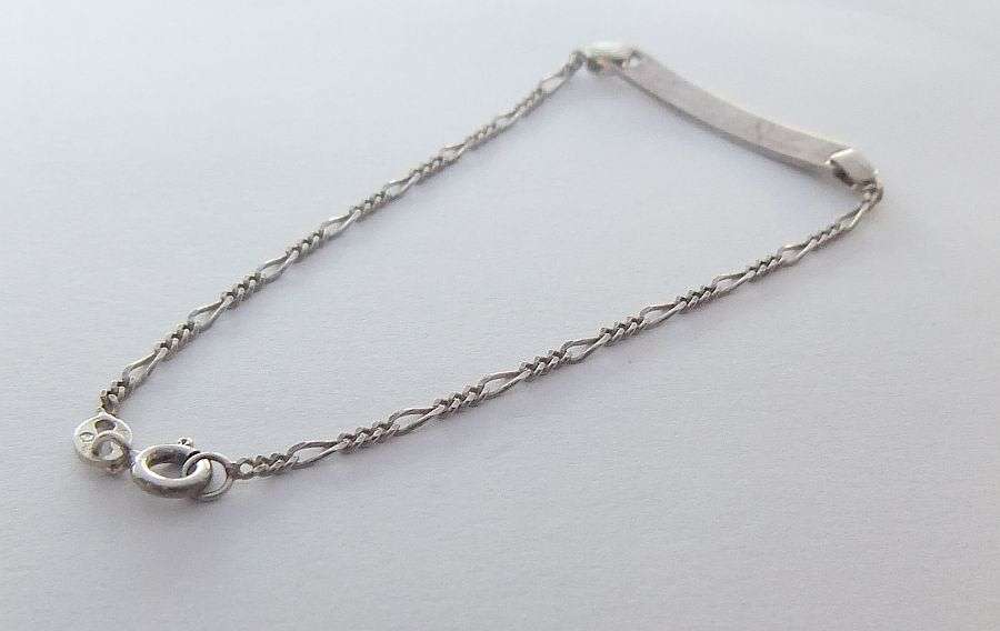 A DAINTY VINTAGE STYLE SOLID STERLING SILVER "ID" OR SWEETHEART BRACELET ...CLEAN & GIFT !! SWEET !!