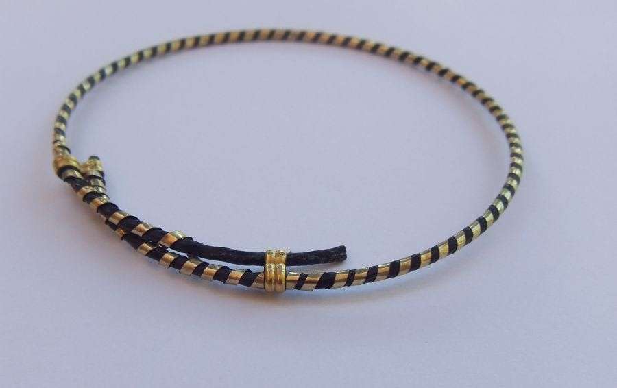 SAY WHAT ?? AN OLD GENUINE "ELEPHANT HAIR" BANGLE WRAPPED IN SPIRALLING 18CT GOLD !! TOO COOL !!