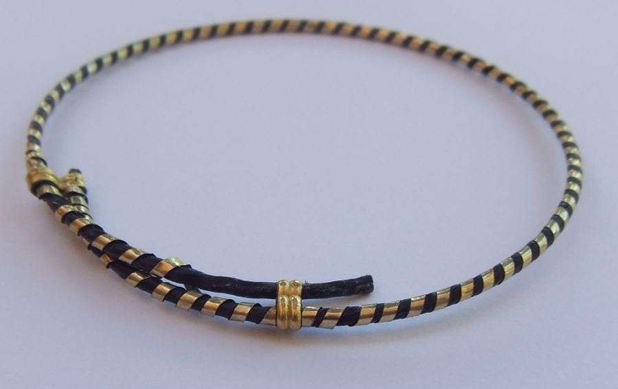 SAY WHAT ?? AN OLD GENUINE "ELEPHANT HAIR" BANGLE WRAPPED IN SPIRALLING 18CT GOLD !! TOO COOL !!