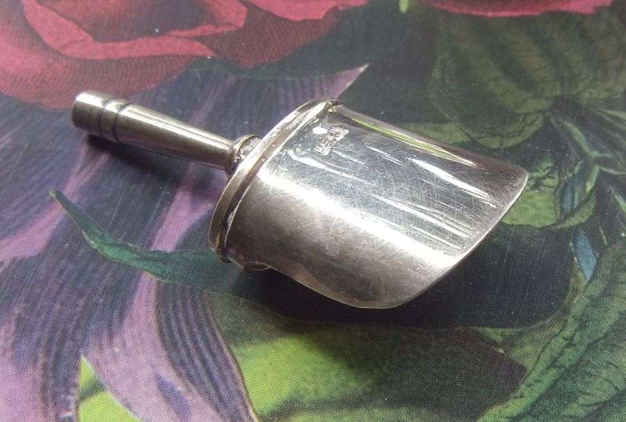SWEET !! A QUAINT ANTIQUE SILVER PLATE ""COAL SHUTTLE"" SALT OR SUGAR CELLAR WITH ORIGINAL SCOOP !!