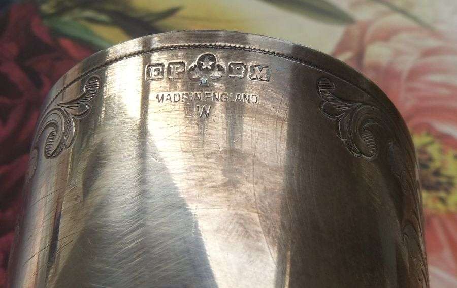 SWEET !! A QUAINT ANTIQUE SILVER PLATE ""COAL SHUTTLE"" SALT OR SUGAR CELLAR WITH ORIGINAL SCOOP !!