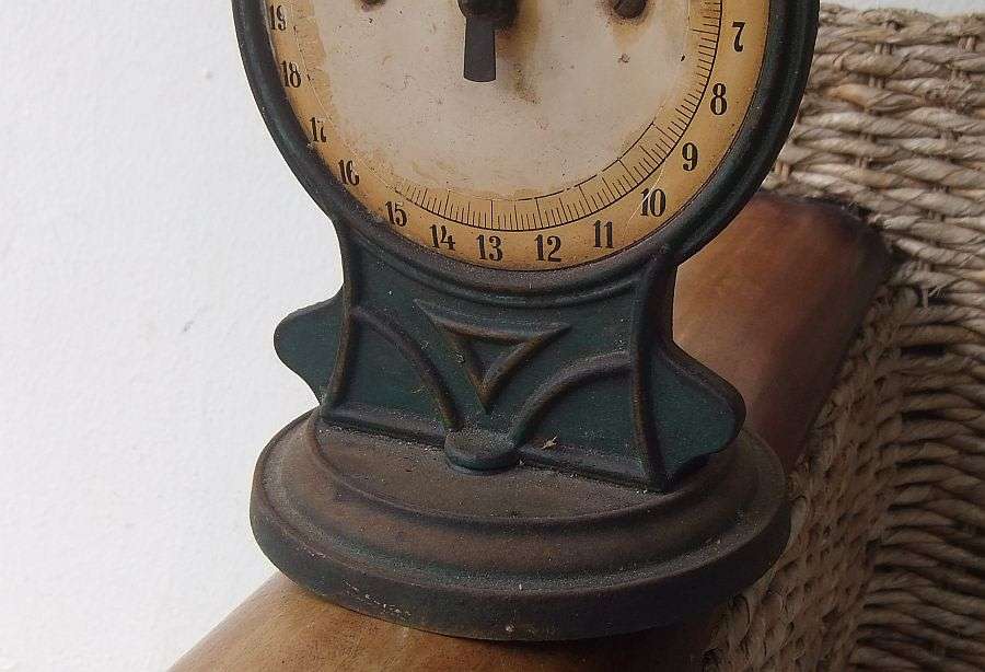 OH WOW !! A STUNNING ANTIQUE CAST IRON KITCHEN SCALE !! PICTURE PERFECT !! FARM STYLE ...