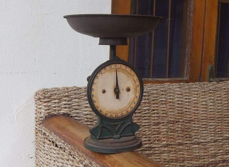 OH WOW !! A STUNNING ANTIQUE CAST IRON KITCHEN SCALE !! PICTURE PERFECT !! FARM STYLE ...