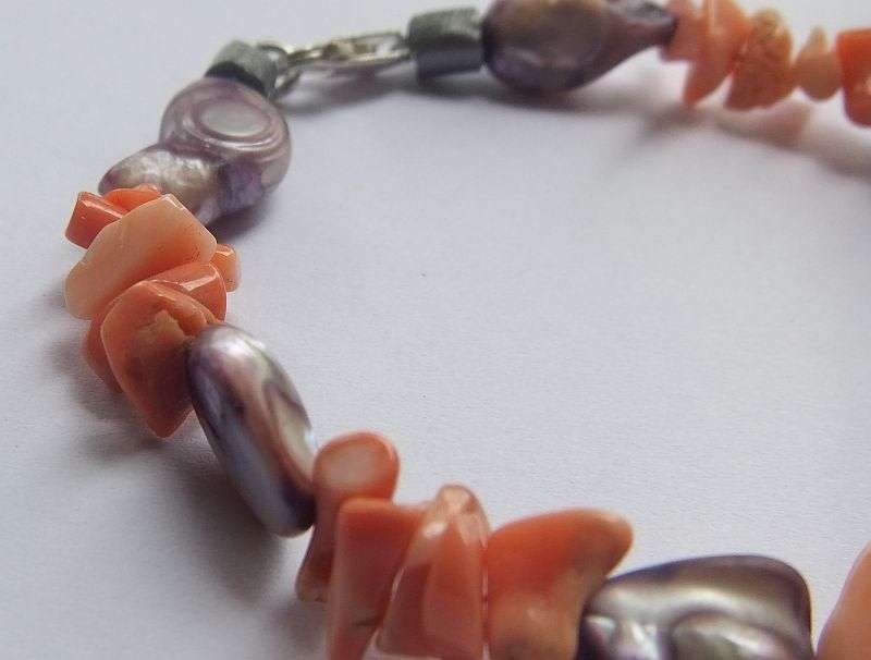 A FABULOUS GENUINE FRESHWATER PEARL AND REAL CORAL BRACELET WITH STERLING SILVER CLASP !! AWESOME !!