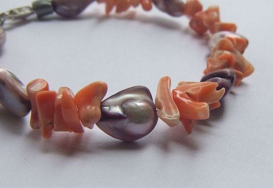 A FABULOUS GENUINE FRESHWATER PEARL AND REAL CORAL BRACELET WITH STERLING SILVER CLASP !! AWESOME !!