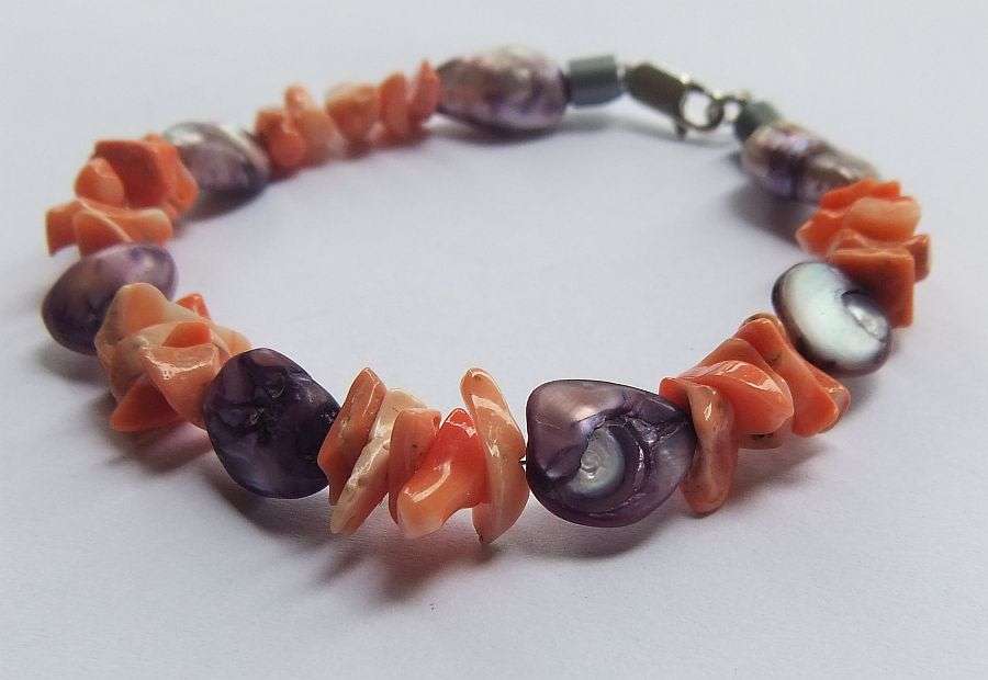 A FABULOUS GENUINE FRESHWATER PEARL AND REAL CORAL BRACELET WITH STERLING SILVER CLASP !! AWESOME !!