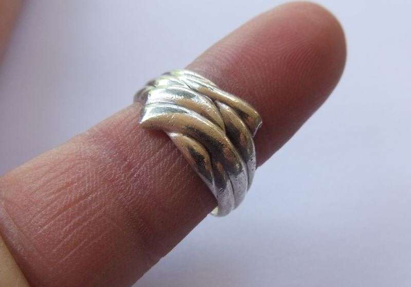 WOW !! NICE FIND !! A SOLID STERLING SILVER RING WITH ""TRIBAL"" STYLE DESIGN ...GOOD CONDITION !!