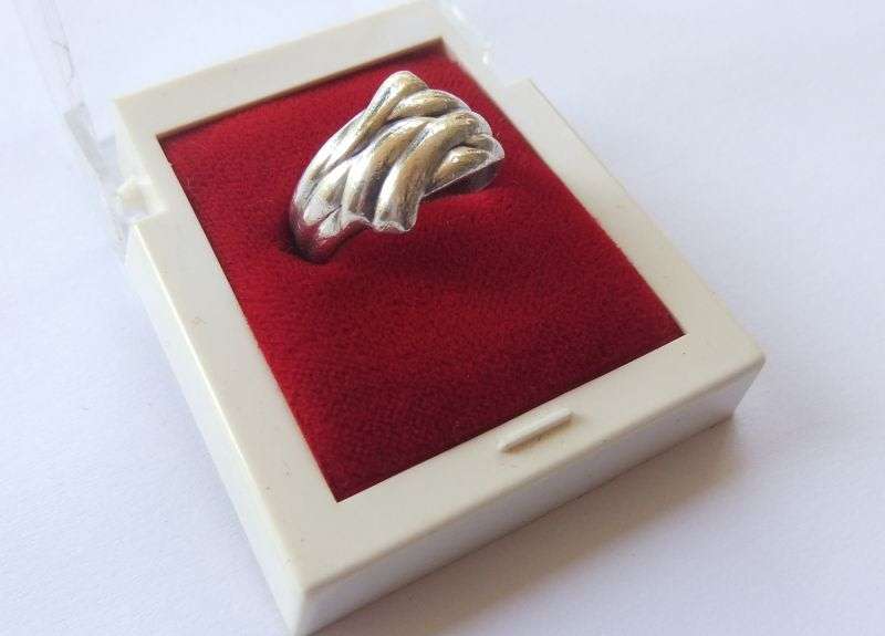 WOW !! NICE FIND !! A SOLID STERLING SILVER RING WITH ""TRIBAL"" STYLE DESIGN ...GOOD CONDITION !!