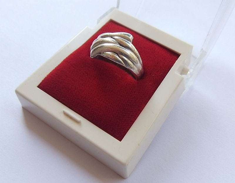 WOW !! NICE FIND !! A SOLID STERLING SILVER RING WITH ""TRIBAL"" STYLE DESIGN ...GOOD CONDITION !!