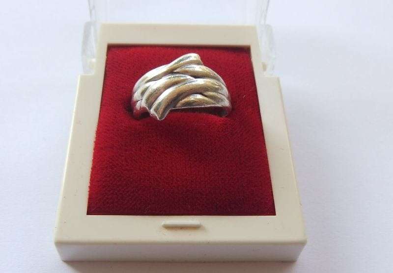 WOW !! NICE FIND !! A SOLID STERLING SILVER RING WITH ""TRIBAL"" STYLE DESIGN ...GOOD CONDITION !!