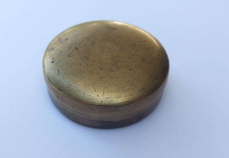 WHAT A BEAUT !! AN AWESOME OLD SOLID BRASS ENCAPSULATED COMPASS STAMPED ENGLAND !! GOOD CONDITION