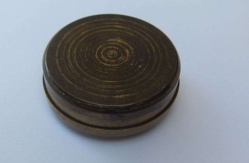 WHAT A BEAUT !! AN AWESOME OLD SOLID BRASS ENCAPSULATED COMPASS STAMPED ENGLAND !! GOOD CONDITION