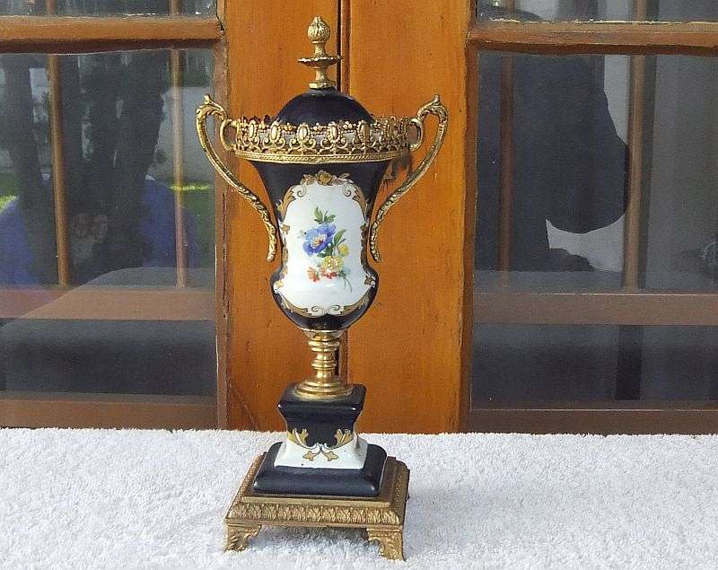 SO FRENCH !! AN ABSOLUTELY BEAUTIFUL OLD PORCELAIN AND METAL URN WITH FLORAL DETAIL !! TO DIE FOR !!