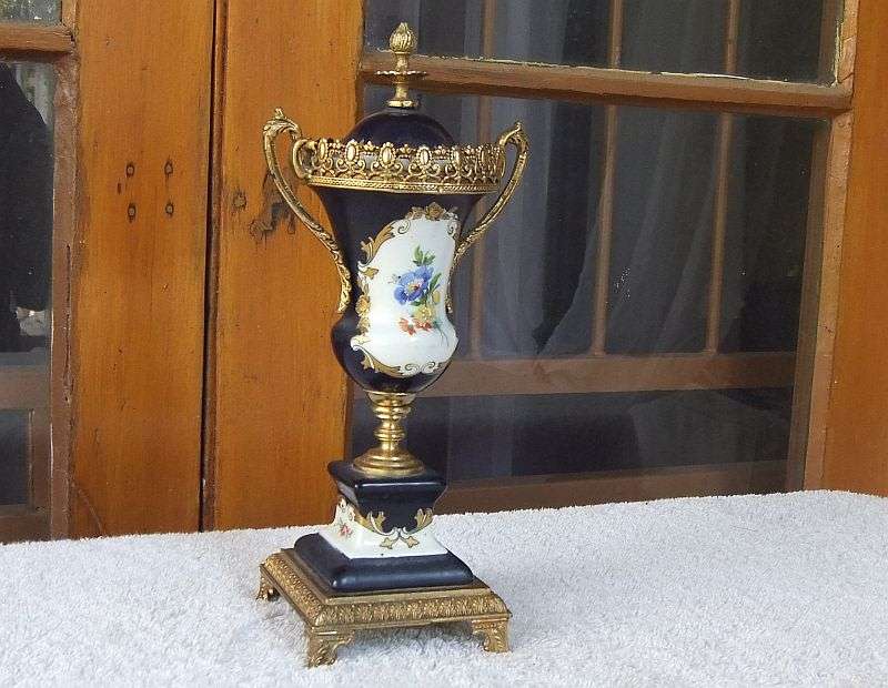 SO FRENCH !! AN ABSOLUTELY BEAUTIFUL OLD PORCELAIN AND METAL URN WITH FLORAL DETAIL !! TO DIE FOR !!