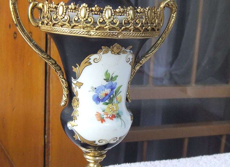 SO FRENCH !! AN ABSOLUTELY BEAUTIFUL OLD PORCELAIN AND METAL URN WITH FLORAL DETAIL !! TO DIE FOR !!
