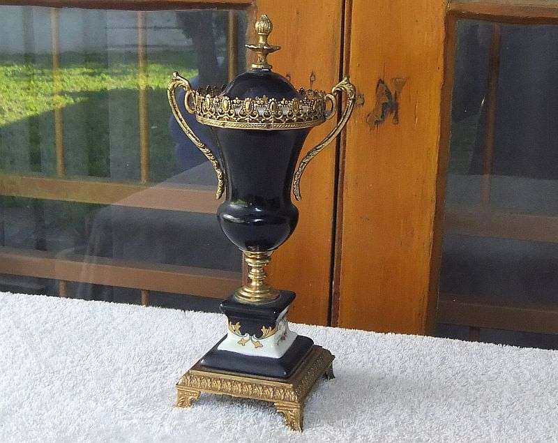 SO FRENCH !! AN ABSOLUTELY BEAUTIFUL OLD PORCELAIN AND METAL URN WITH FLORAL DETAIL !! TO DIE FOR !!
