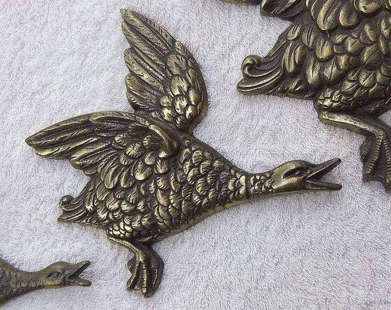 SO COOL !! 1950`S STYLE !! A SET OF THREE SOLID BRASS FLYING DUCKS FOR YOUR WALL !! KITSCH FEVER !!