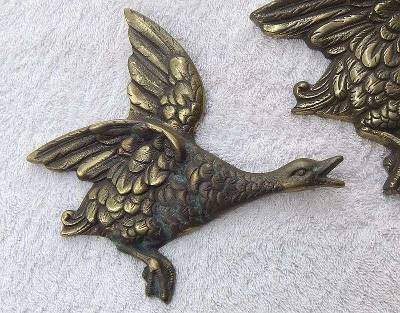 SO COOL !! 1950`S STYLE !! A SET OF THREE SOLID BRASS FLYING DUCKS FOR YOUR WALL !! KITSCH FEVER !!