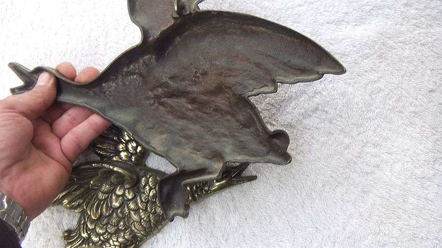 SO COOL !! 1950`S STYLE !! A SET OF THREE SOLID BRASS FLYING DUCKS FOR YOUR WALL !! KITSCH FEVER !!