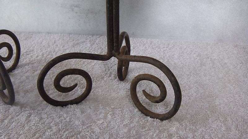 CHARMING VERBY !! A PAIR OF RUSTIC METAL "LAMPS" USING ONLY TEE LIGHT CANDLES !! LOVELY !!