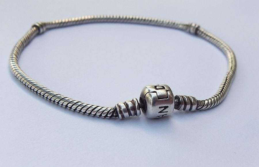 OH WOW !! A GENUINE ""PANDORA"" SOLID STERLING SILVER ANKLET WITH A PANDORA BOX !! HIGH VALUE !!
