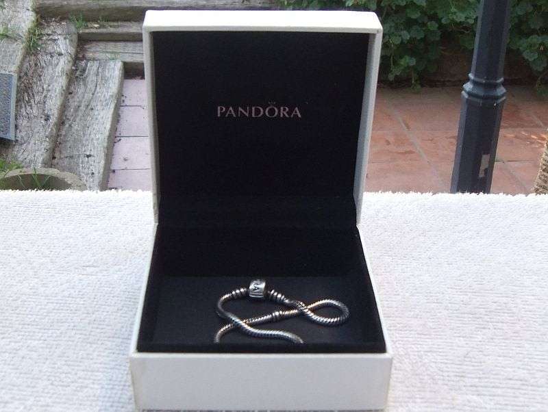 OH WOW !! A GENUINE ""PANDORA"" SOLID STERLING SILVER ANKLET WITH A PANDORA BOX !! HIGH VALUE !!