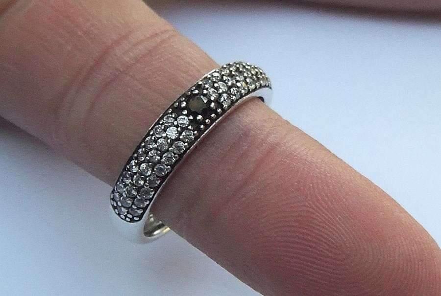 AN AMAZING BIG SOLID STERLING SILVER RING SET WITH "TONS" OF FACETED STONES !! DARK APPEAL !! LOVELY