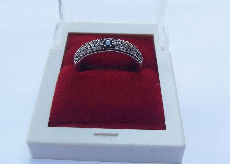 AN AMAZING BIG SOLID STERLING SILVER RING SET WITH "TONS" OF FACETED STONES !! DARK APPEAL !! LOVELY