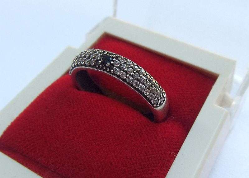 AN AMAZING BIG SOLID STERLING SILVER RING SET WITH "TONS" OF FACETED STONES !! DARK APPEAL !! LOVELY