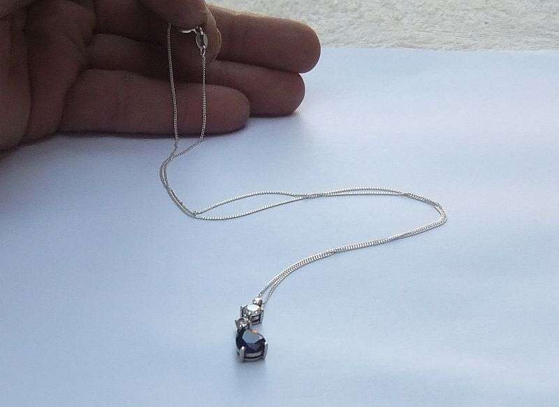 AN ELEGANT FACETED BLUE STONE STERLING SILVER TEARDROP PENDANT WITH DAINTY STERLING SILVER NECKLACE