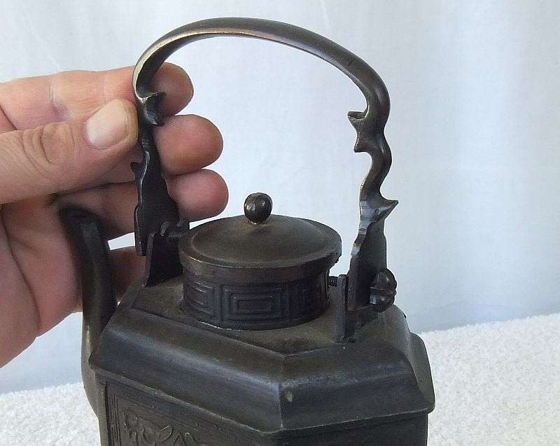 WOW ! A RARE AND INTRICATELY DETAILED OLD CHINESE BRONZE METAL TEAPOT / KETTLE ...STAMPED ON BASE !!