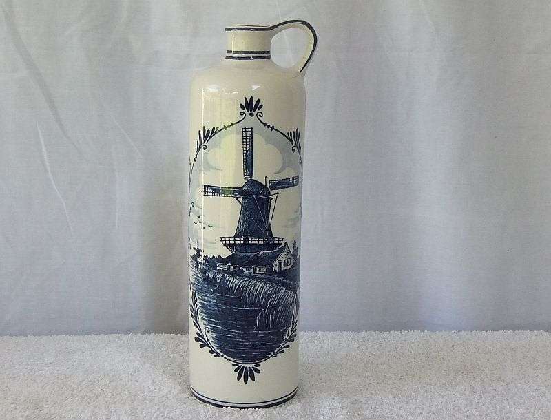 WOW !! A VINTAGE DELFTS BLUE DECANTER WITH 750 ML "BOLS SPIRIT APERITIF " - NEVER OPENED