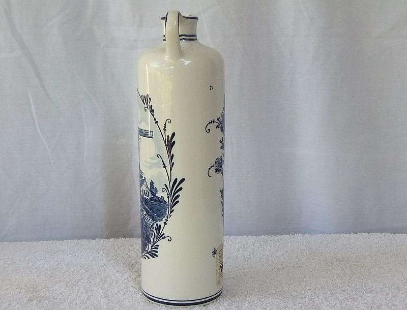 WOW !! A VINTAGE DELFTS BLUE DECANTER WITH 750 ML "BOLS SPIRIT APERITIF " - NEVER OPENED