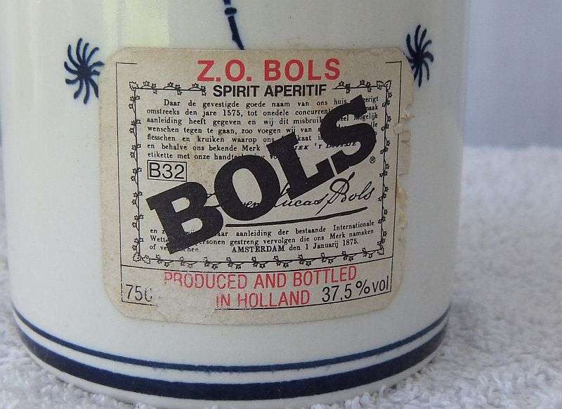 WOW !! A VINTAGE DELFTS BLUE DECANTER WITH 750 ML "BOLS SPIRIT APERITIF " - NEVER OPENED