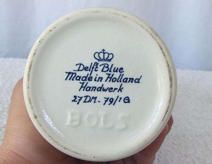 WOW !! A VINTAGE DELFTS BLUE DECANTER WITH 750 ML "BOLS SPIRIT APERITIF " - NEVER OPENED