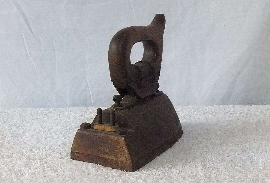 WHAT`S THIS ? A VERY VERY OLD IRON ...SAD IRON ? LOOKS TO HAVE ELECTRICAL CONNECTORS ...MMMM..