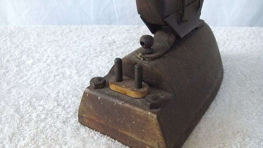 WHAT`S THIS ? A VERY VERY OLD IRON ...SAD IRON ? LOOKS TO HAVE ELECTRICAL CONNECTORS ...MMMM..