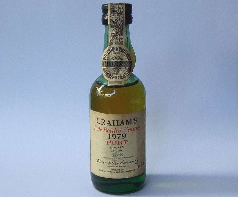 SEALED !! 50 ML VINTAGE MINIATURE !! 20 % ALCOHOL ..."" GRAHAM`S PORT 1979 "" PRODUCED IN PORTUGAL