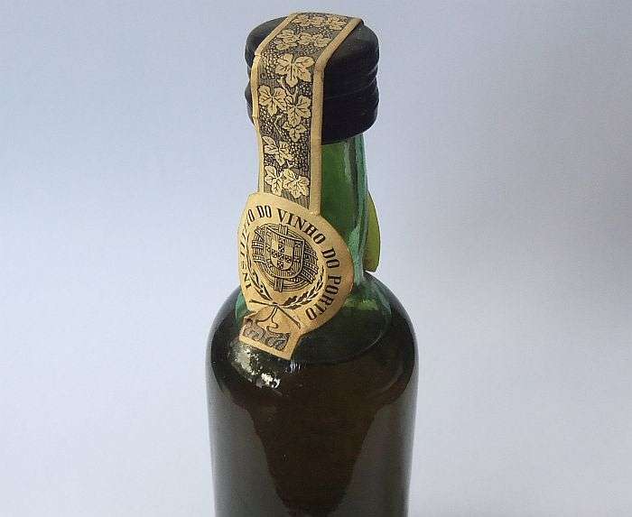 SEALED !! 50 ML VINTAGE MINIATURE !! 20 % ALCOHOL ..."" GRAHAM`S PORT 1979 "" PRODUCED IN PORTUGAL