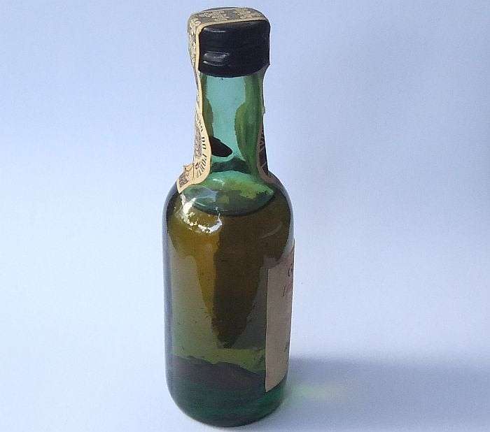 SEALED !! 50 ML VINTAGE MINIATURE !! 20 % ALCOHOL ..."" GRAHAM`S PORT 1979 "" PRODUCED IN PORTUGAL