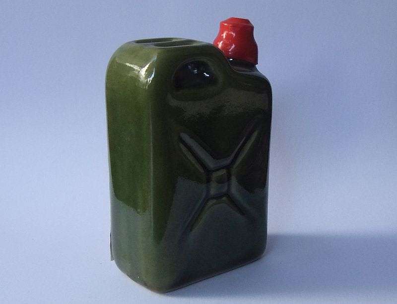 SEALED !! 50 ML VINTAGE MINIATURE !! 38 % ALCOHOL ... "" OBSTLER FRUIT SCHNAPPS "" IN JERRY CAN